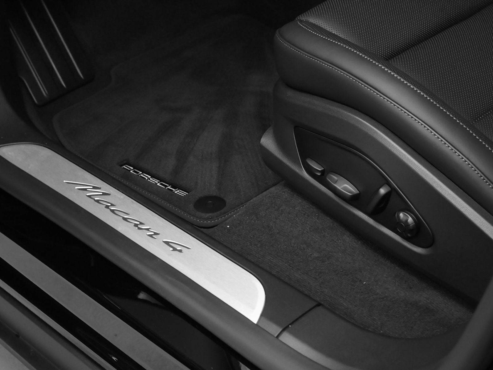 2025 Porsche Macan 4 Electric