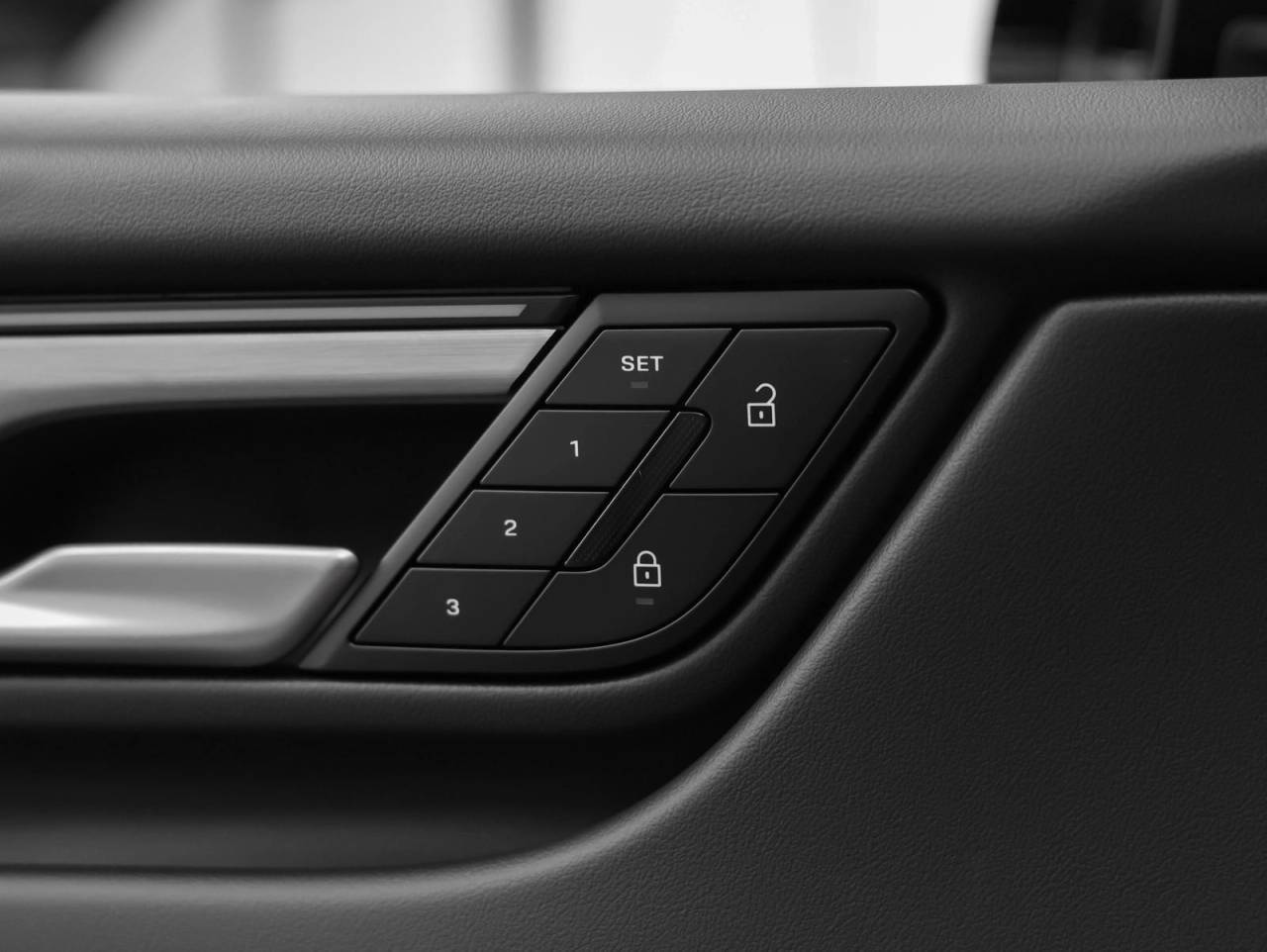 2025 Porsche Macan 4 Electric