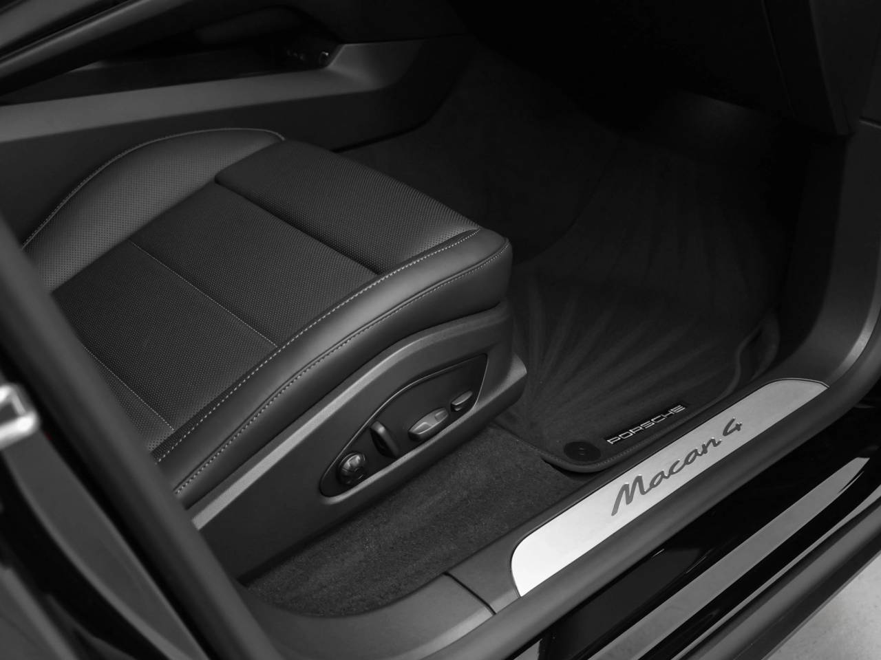 2025 Porsche Macan 4 Electric