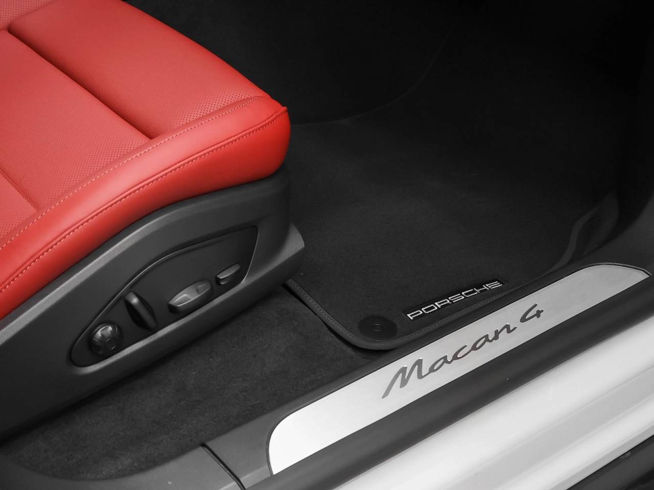 2026 Porsche Macan Macan 4 Electric