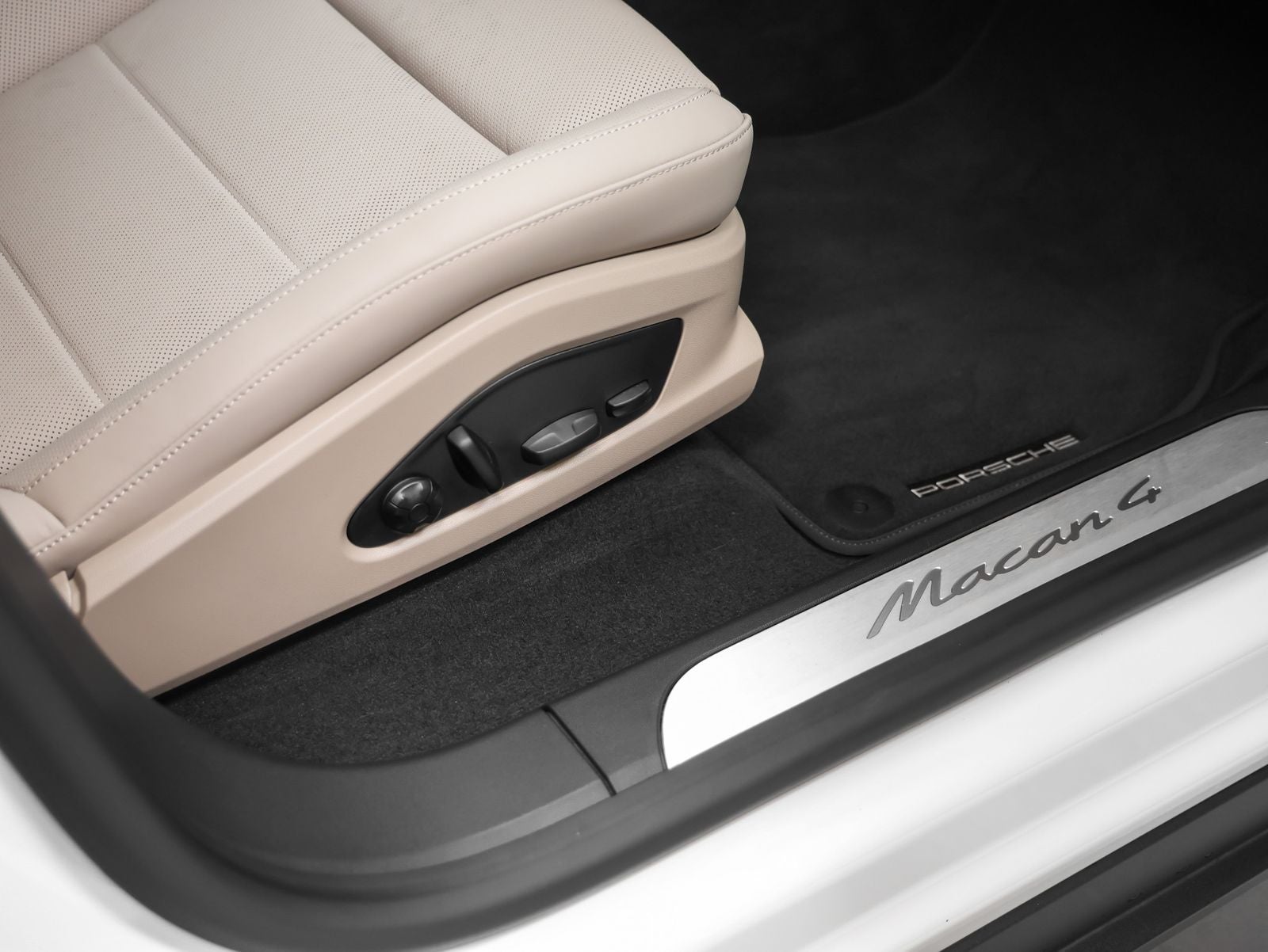2025 Porsche Macan 4 Electric