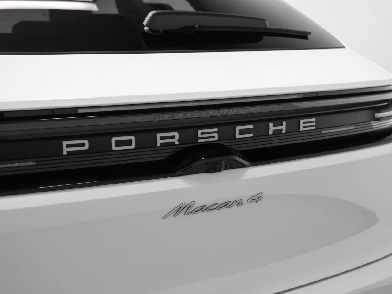 2025 Porsche Macan 4 Electric