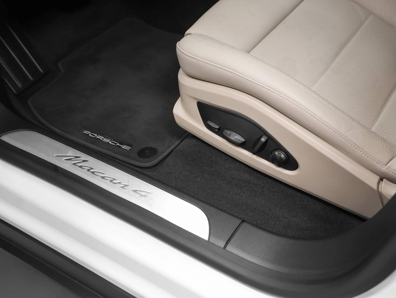 2025 Porsche Macan 4 Electric