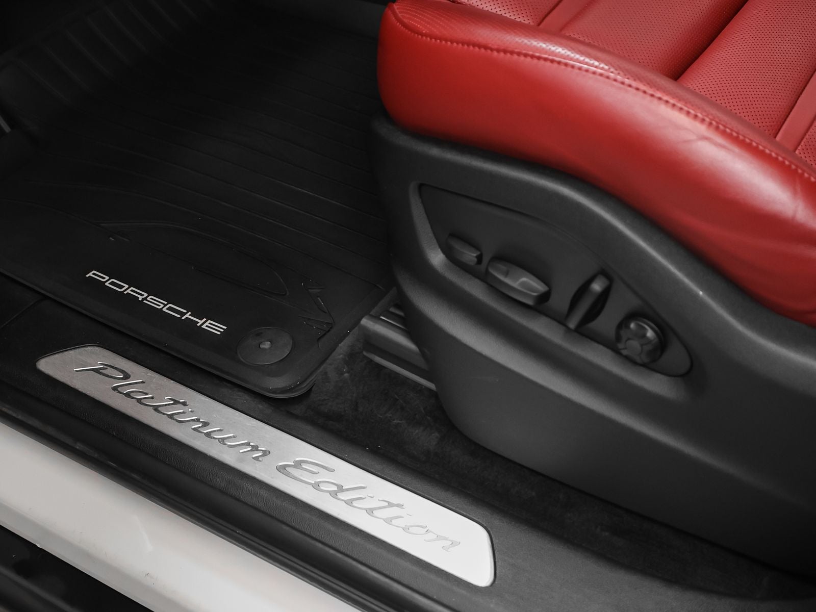 2023 Porsche Cayenne S Platinum Edition