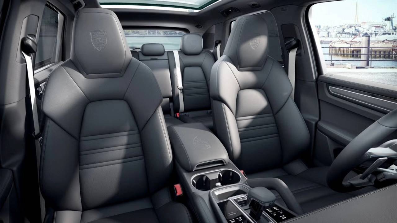 2023 Porsche Cayenne Cayenne S Platinum Edition (MY23)