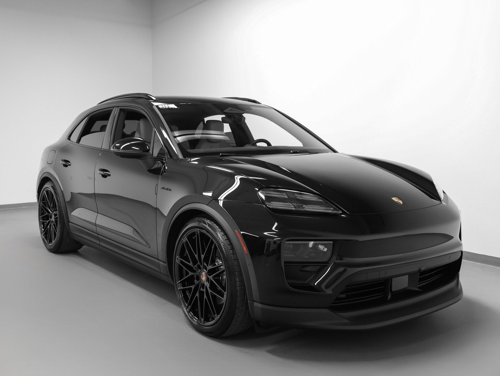 2025 Porsche Macan Electric 4S