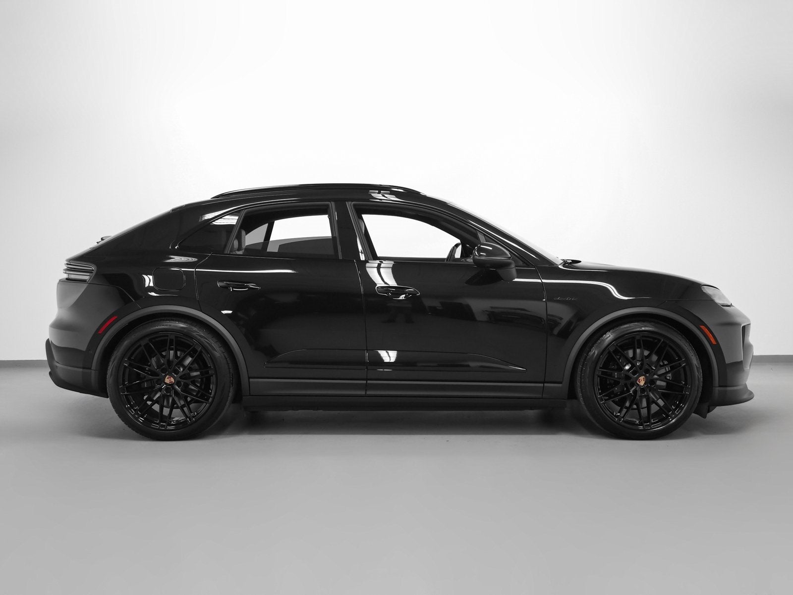 2025 Porsche Macan Electric 4S