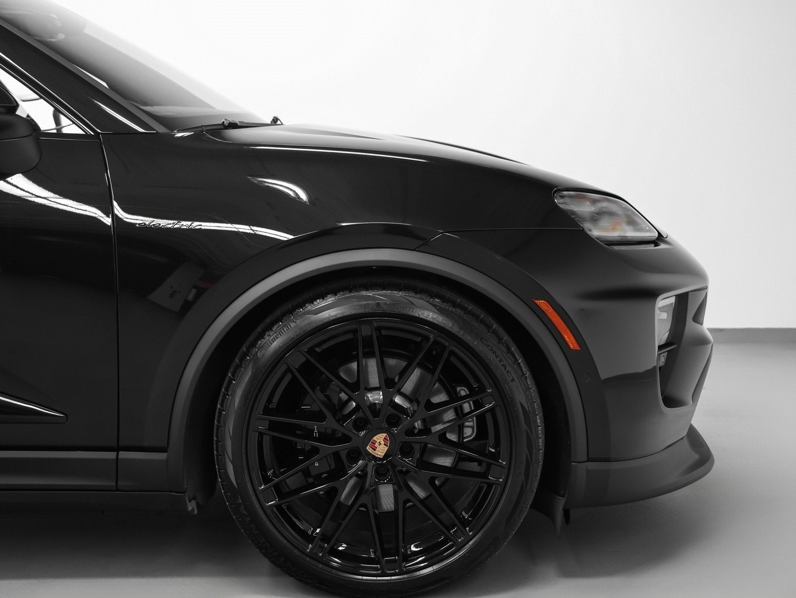 2025 Porsche Macan Electric 4S