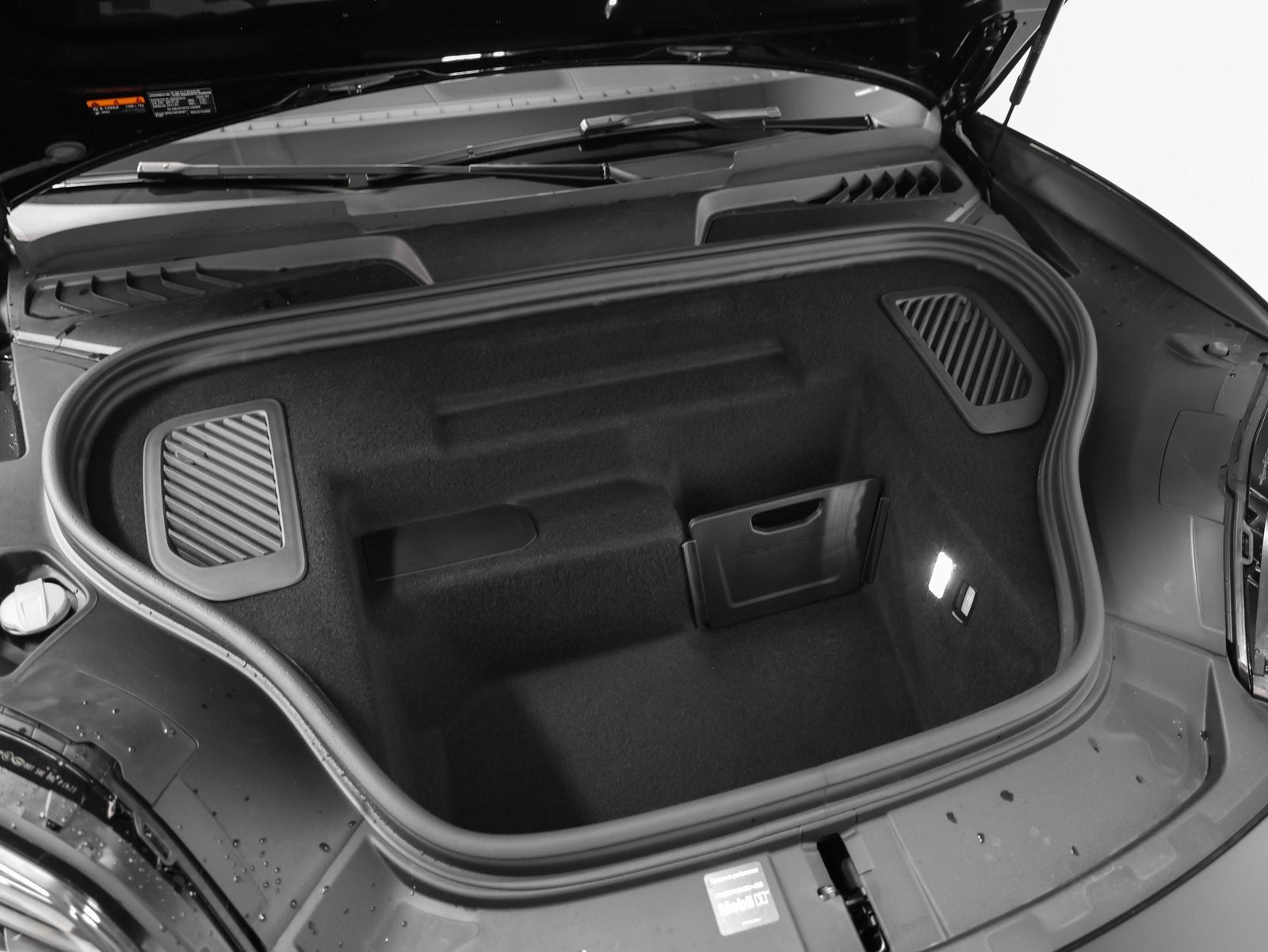 2025 Porsche Macan Electric 4S