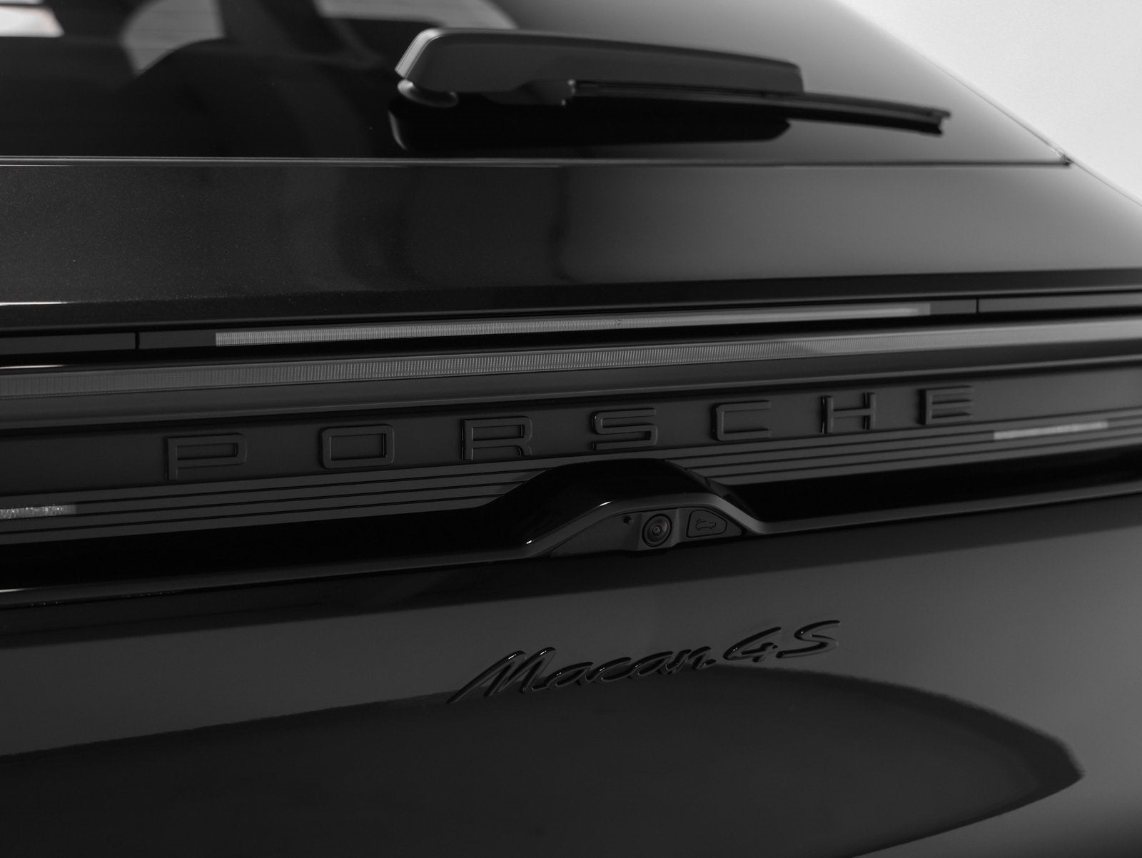 2025 Porsche Macan Electric 4S