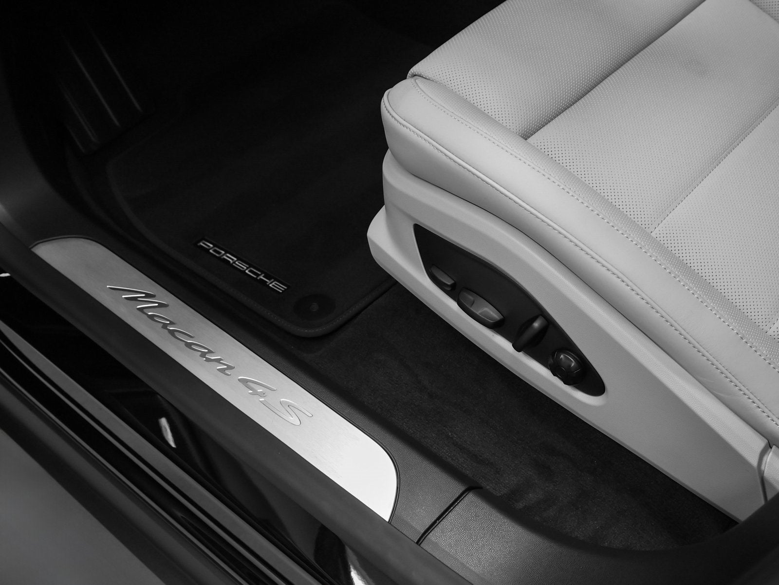 2025 Porsche Macan Electric 4S