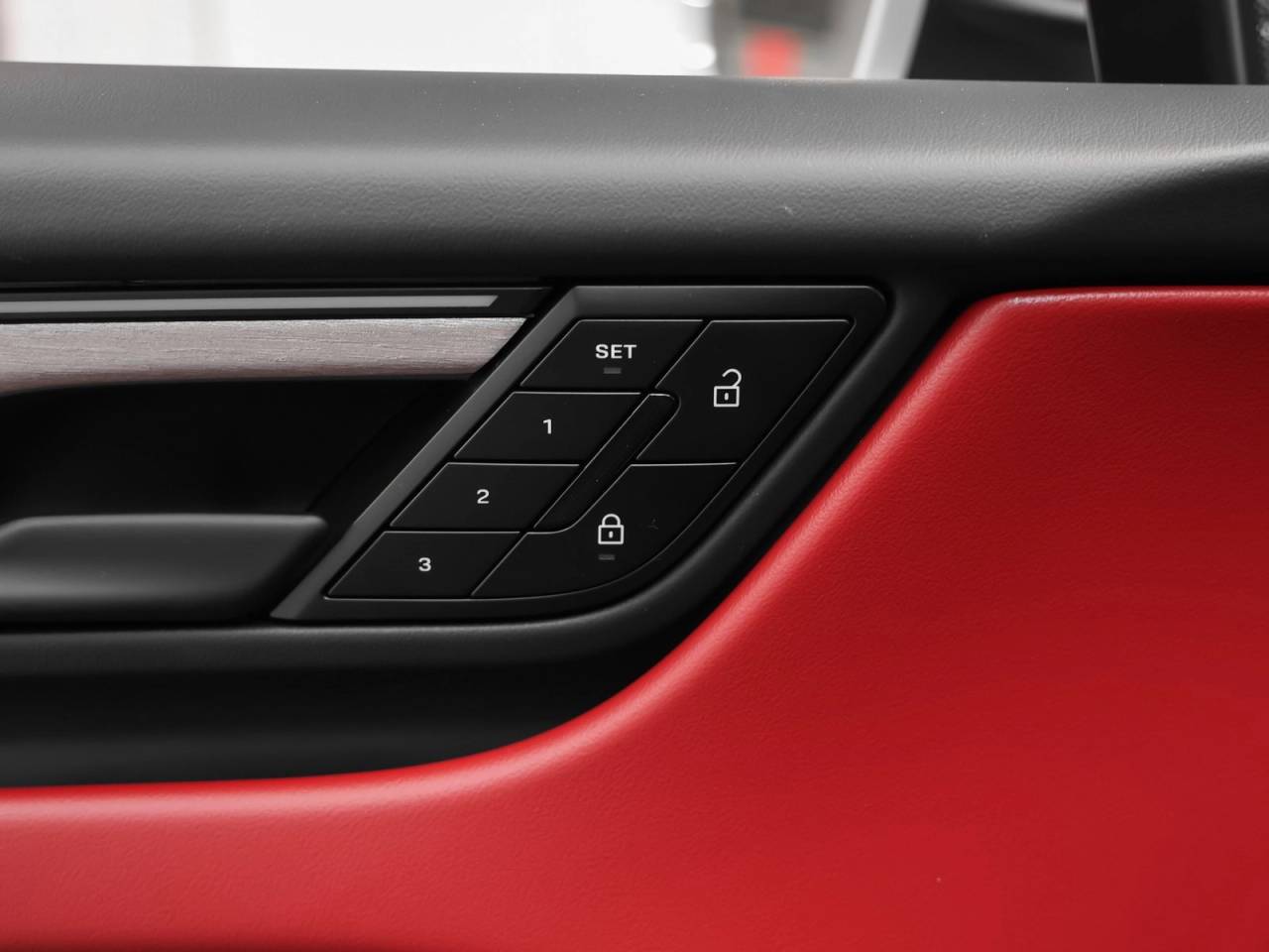 2025 Porsche Macan Macan 4S Electric