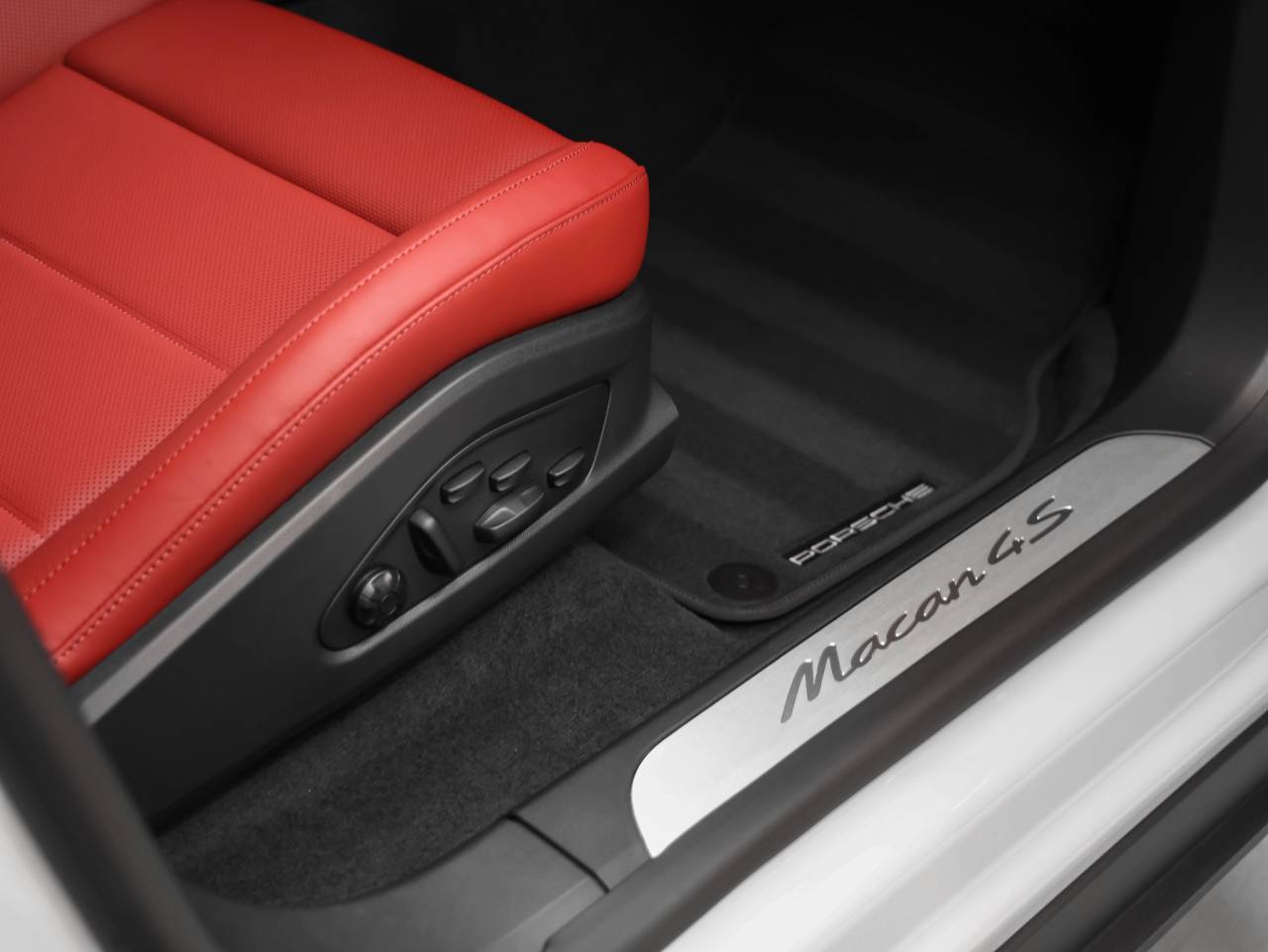 2025 Porsche Macan Macan 4S Electric