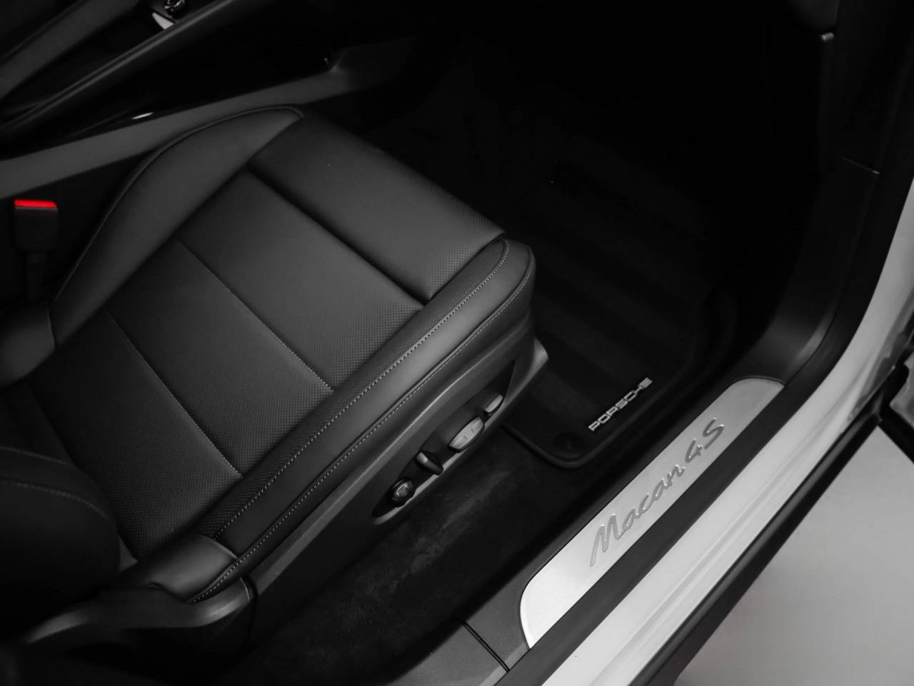 2025 Porsche Macan Macan 4S Electric