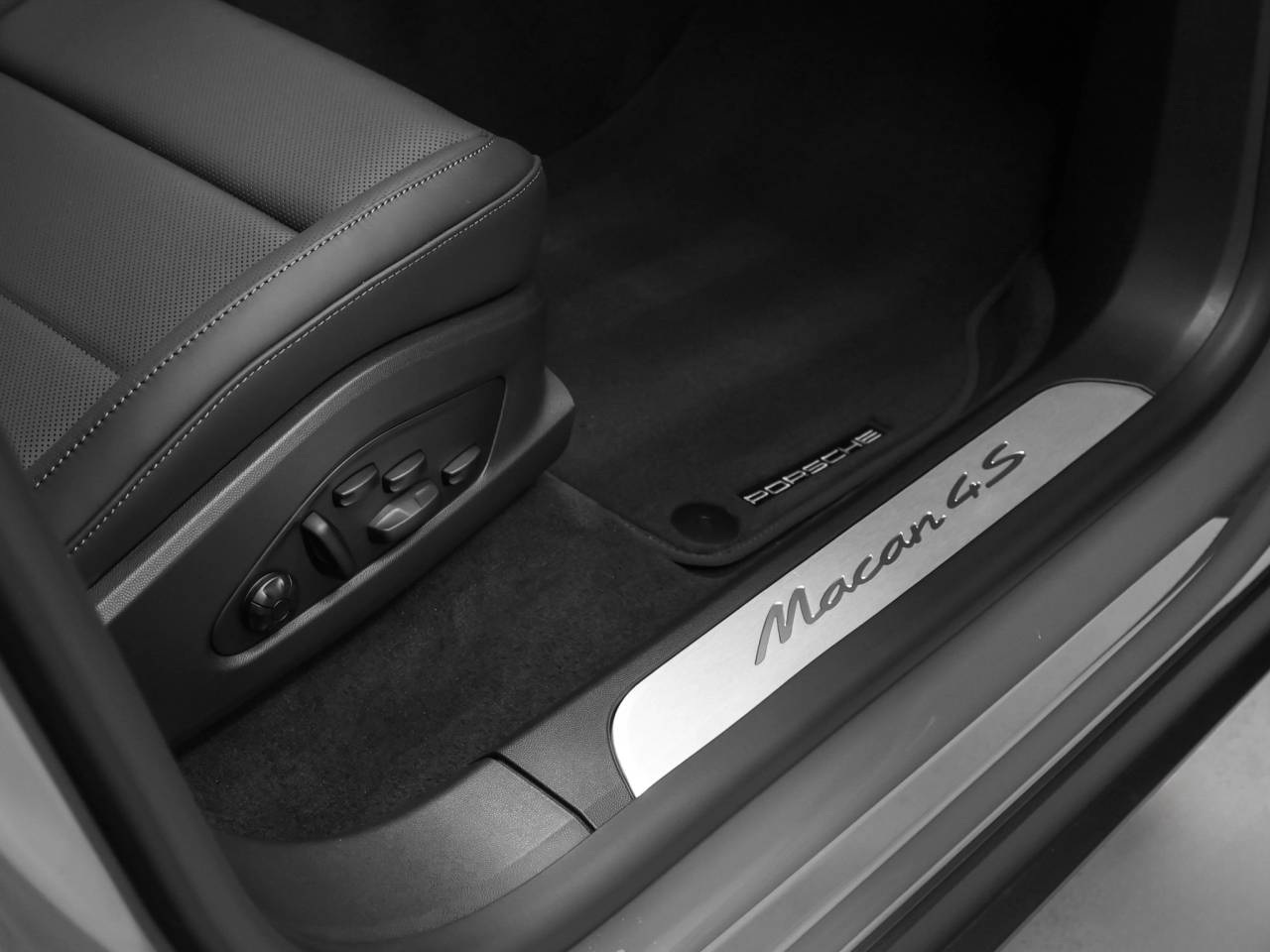 2025 Porsche Macan Macan 4S Electric