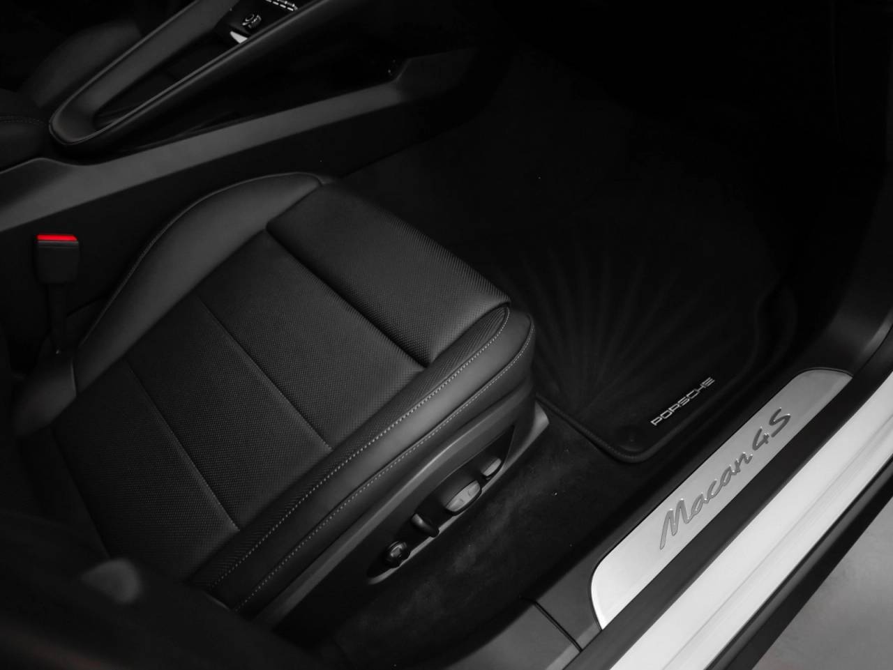 2025 Porsche Macan Macan 4S Electric