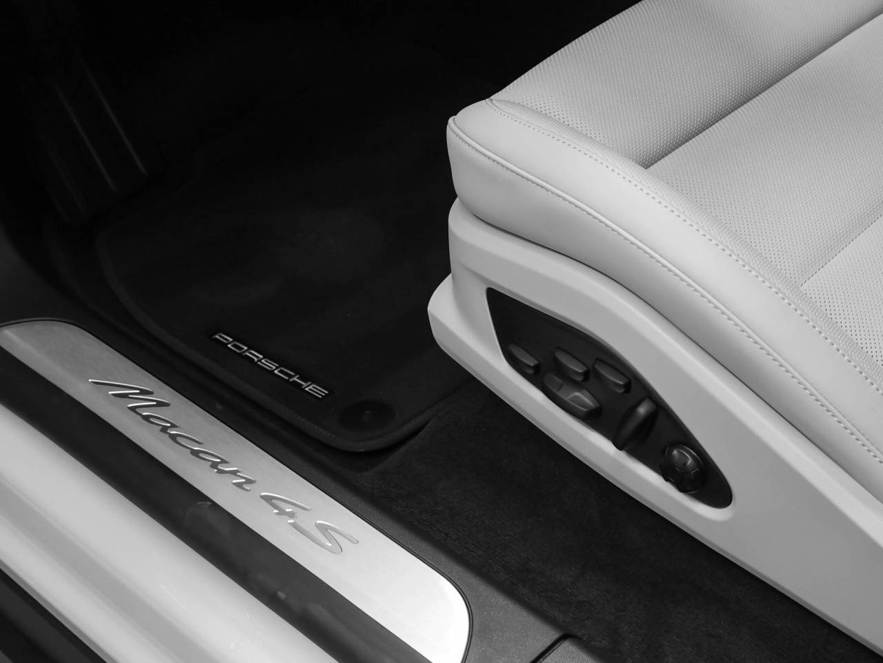 2025 Porsche Macan Macan 4S Electric