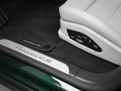 2025 Porsche Macan Macan 4S Electric