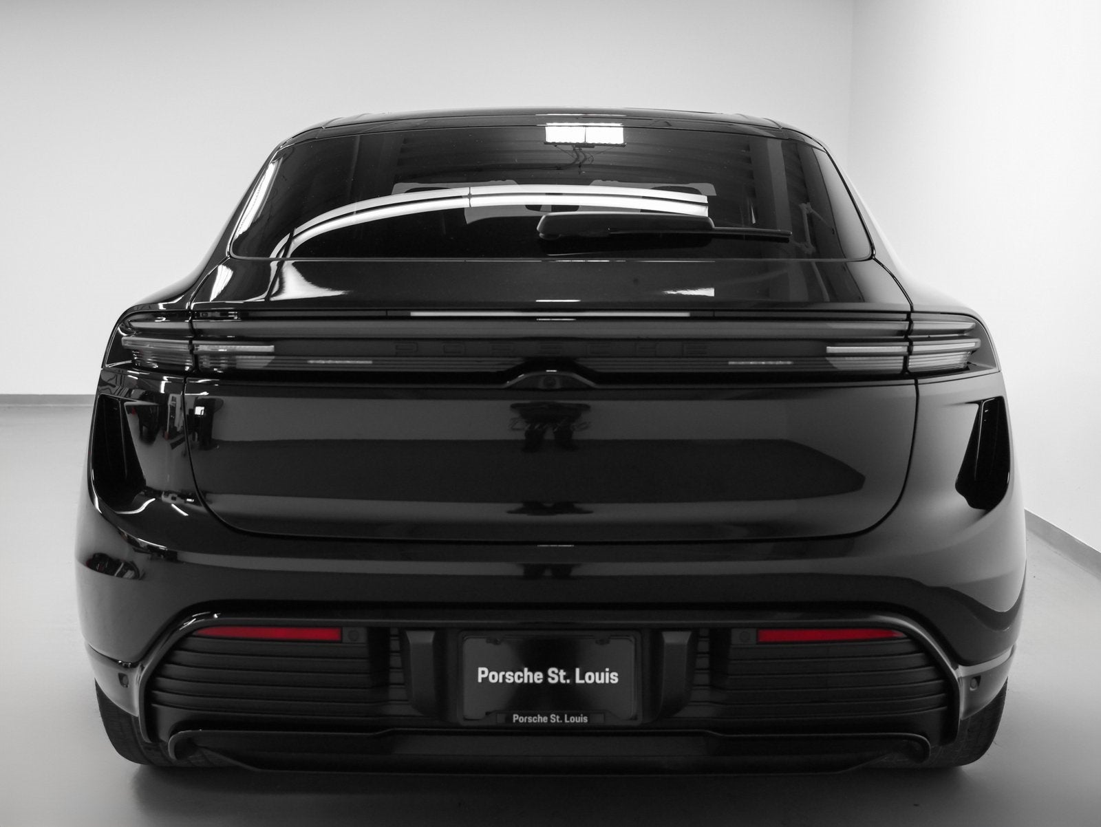 2025 Porsche Macan Macan Turbo Electric