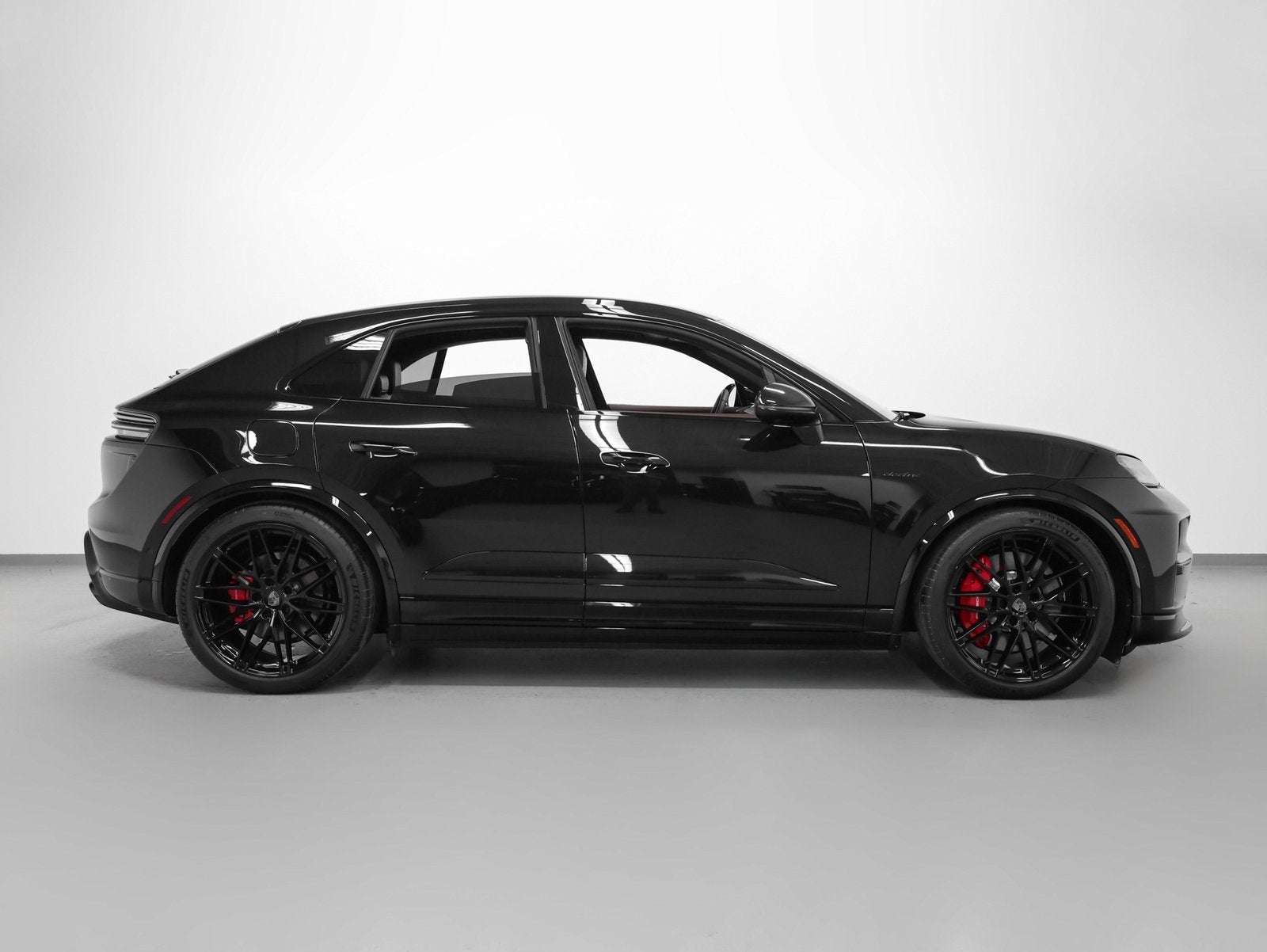 2025 Porsche Macan Macan Turbo Electric