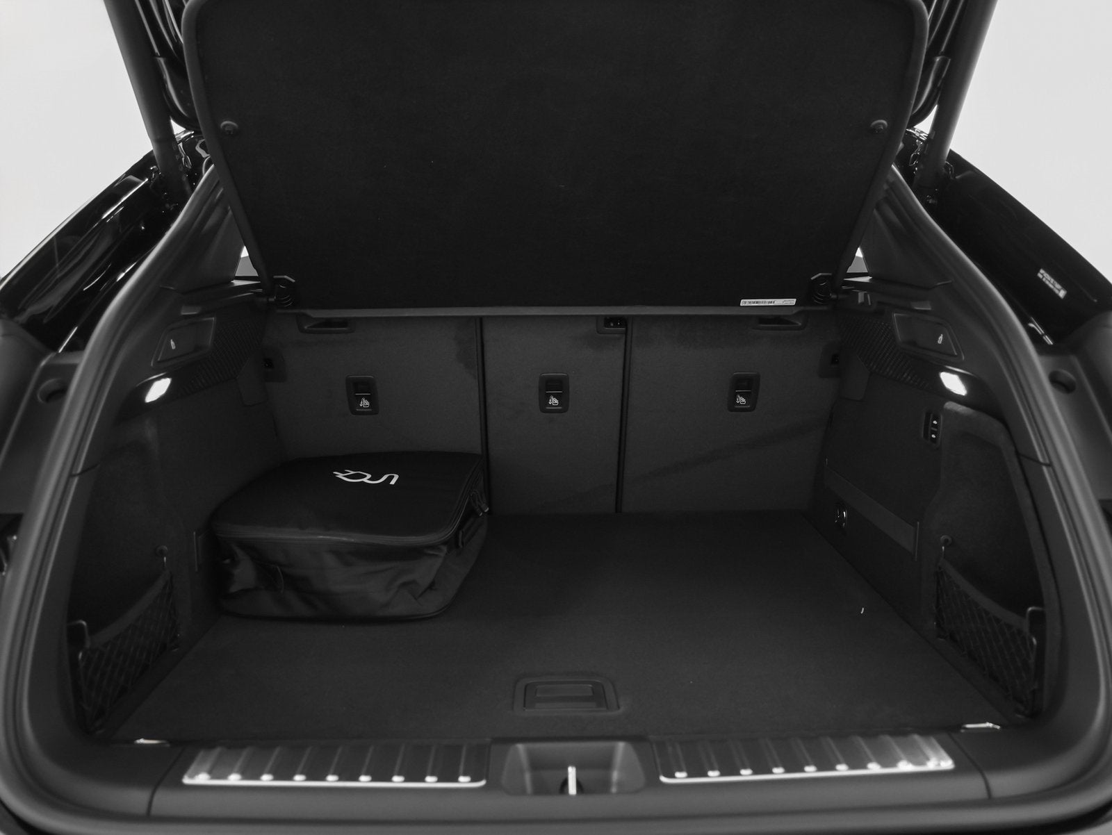 2025 Porsche Macan Macan Turbo Electric