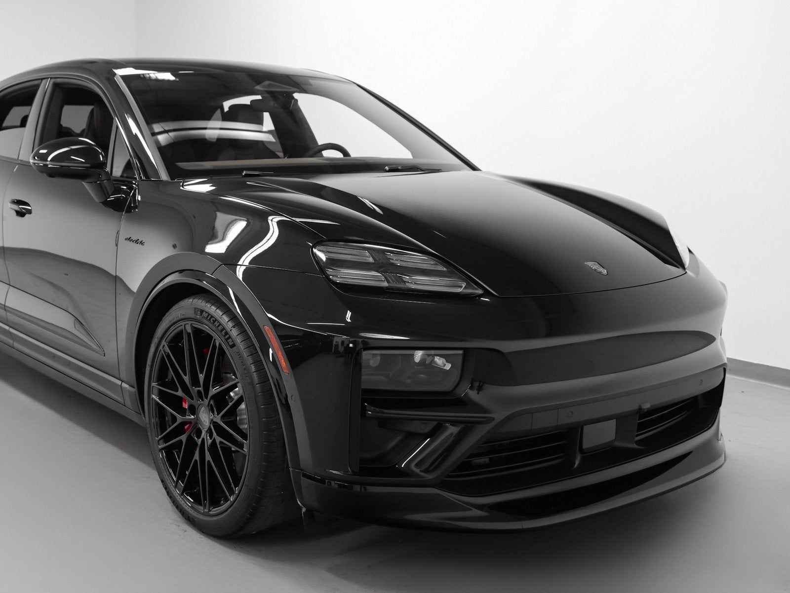 2025 Porsche Macan Macan Turbo Electric