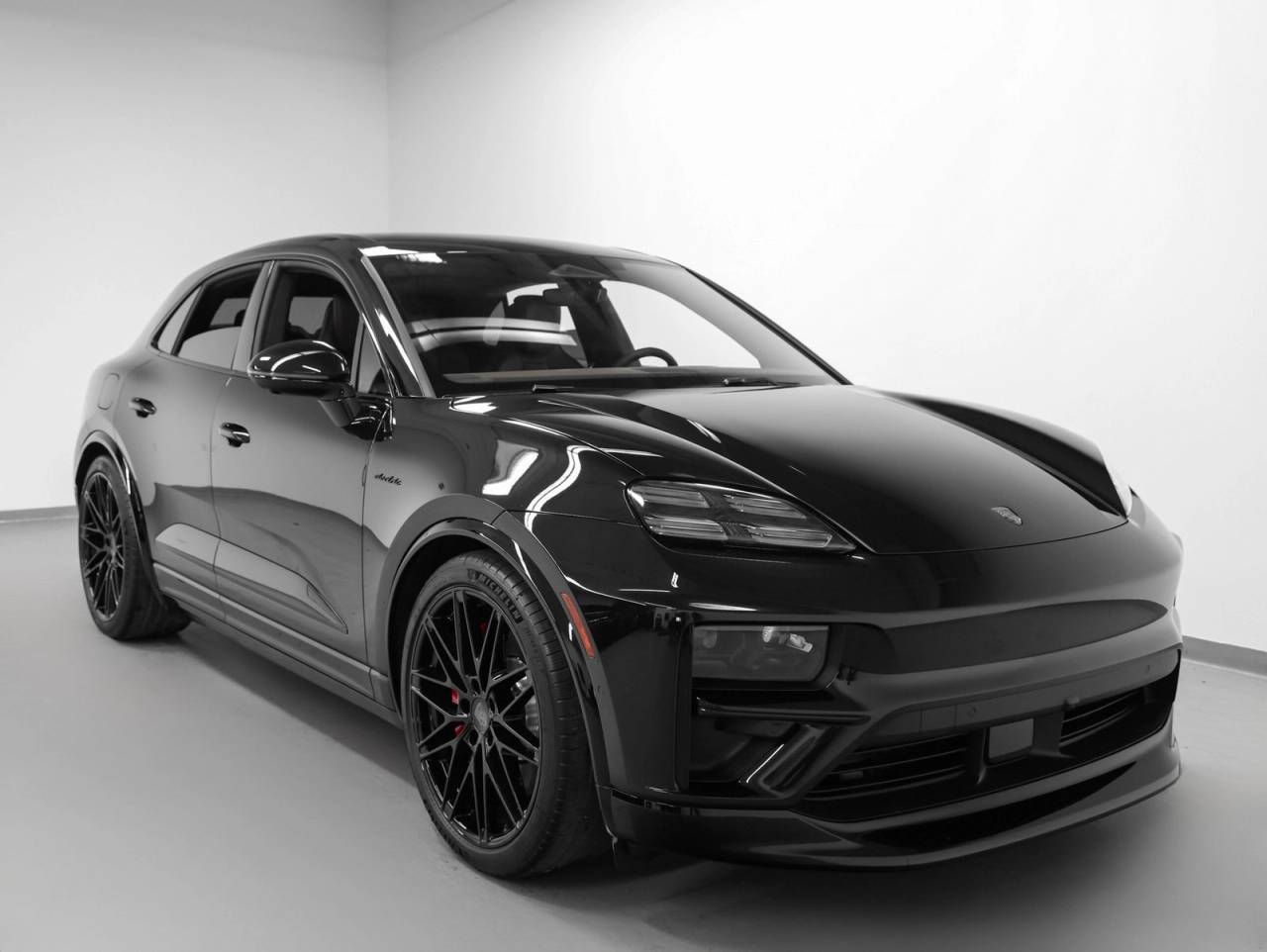 2025 Porsche Macan Macan Turbo Electric