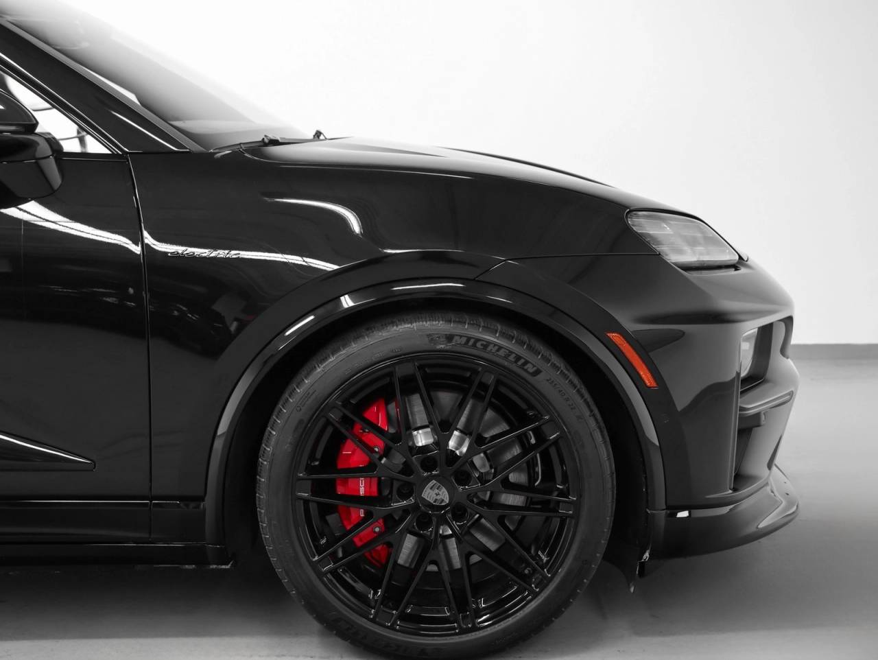 2025 Porsche Macan Macan Turbo Electric