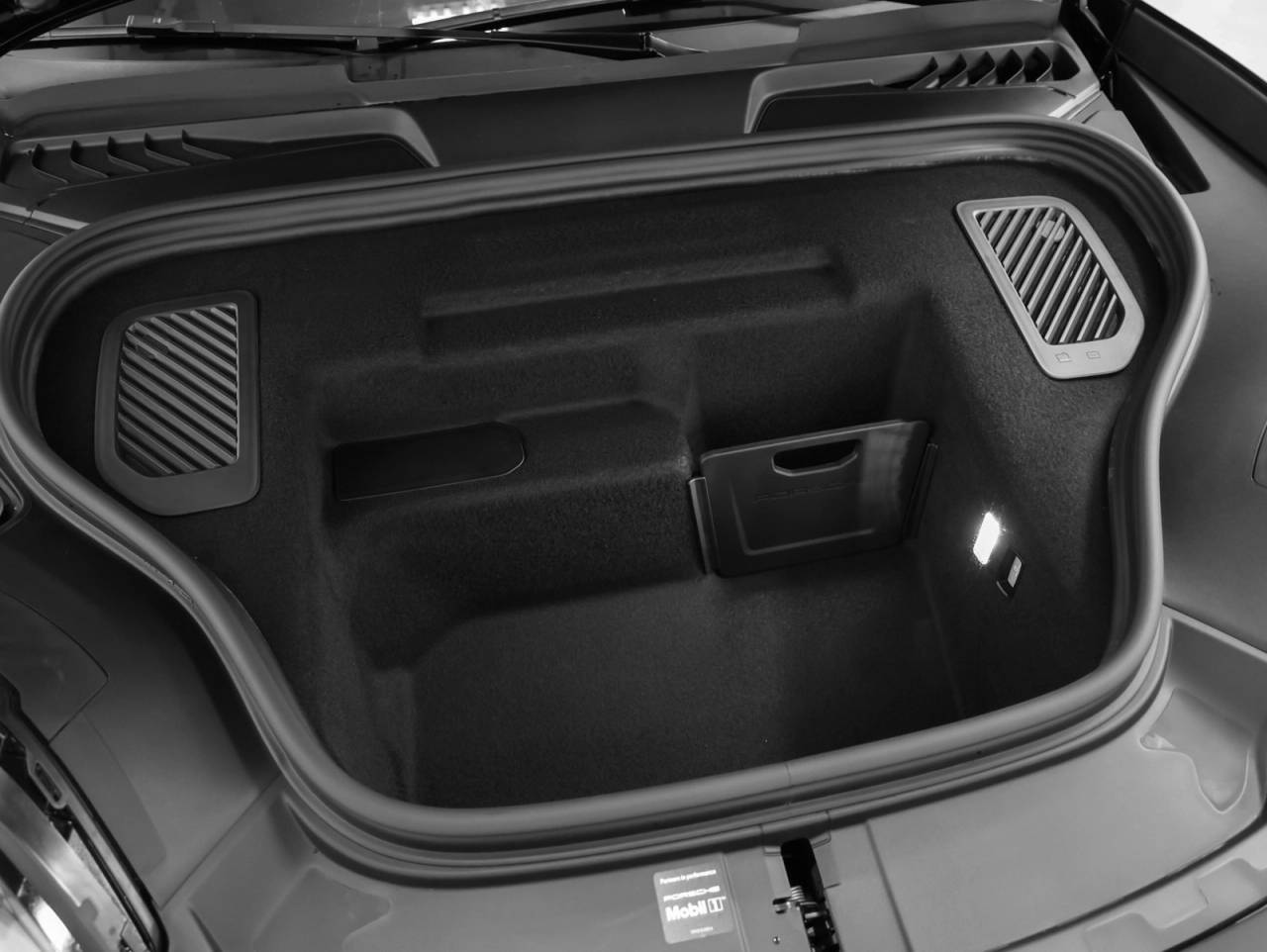 2025 Porsche Macan Macan Turbo Electric