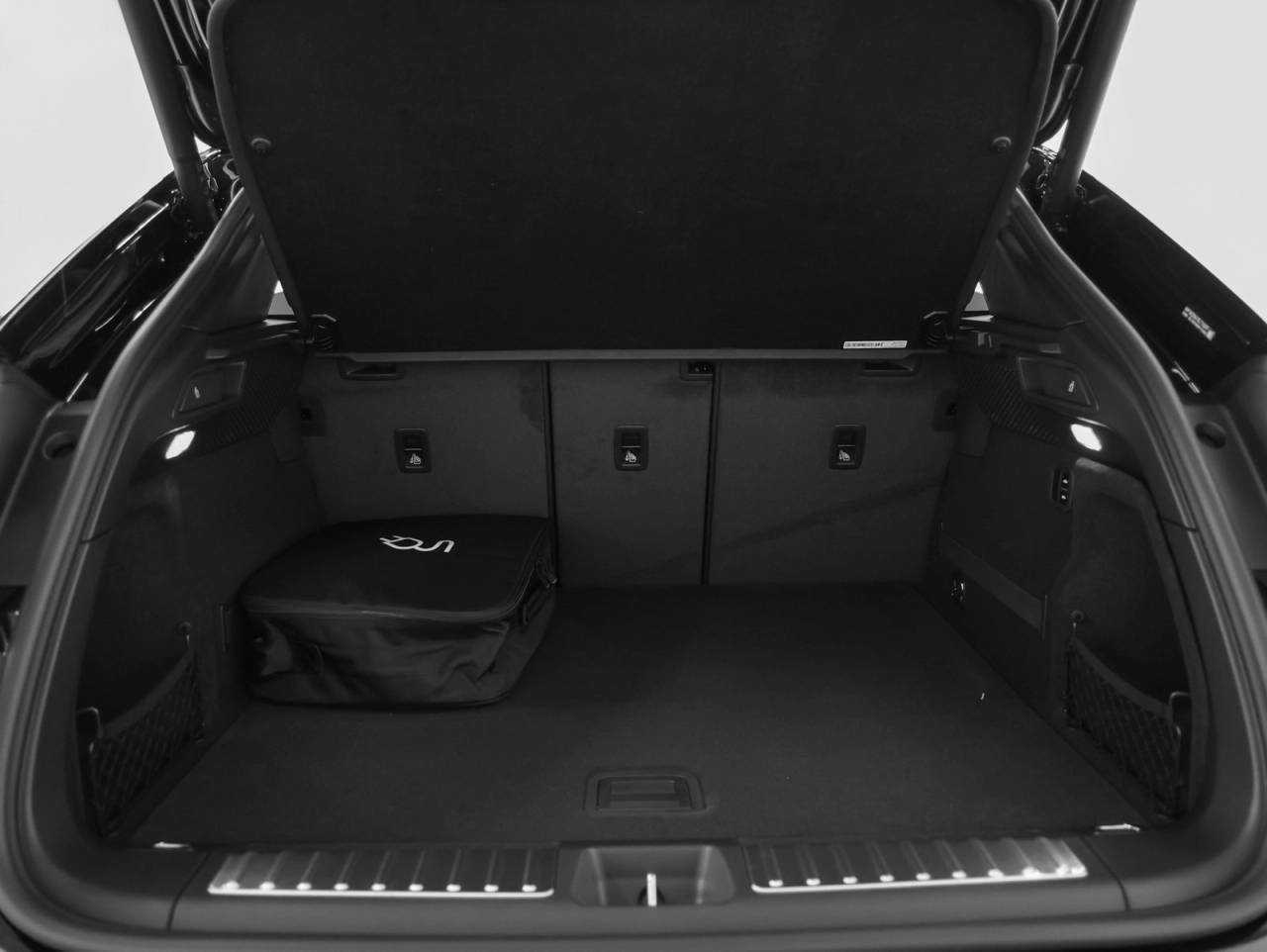 2025 Porsche Macan Macan Turbo Electric