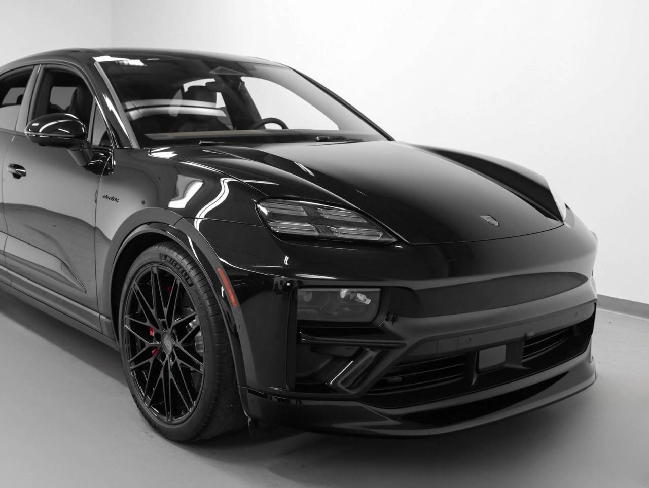 2025 Porsche Macan Macan Turbo Electric