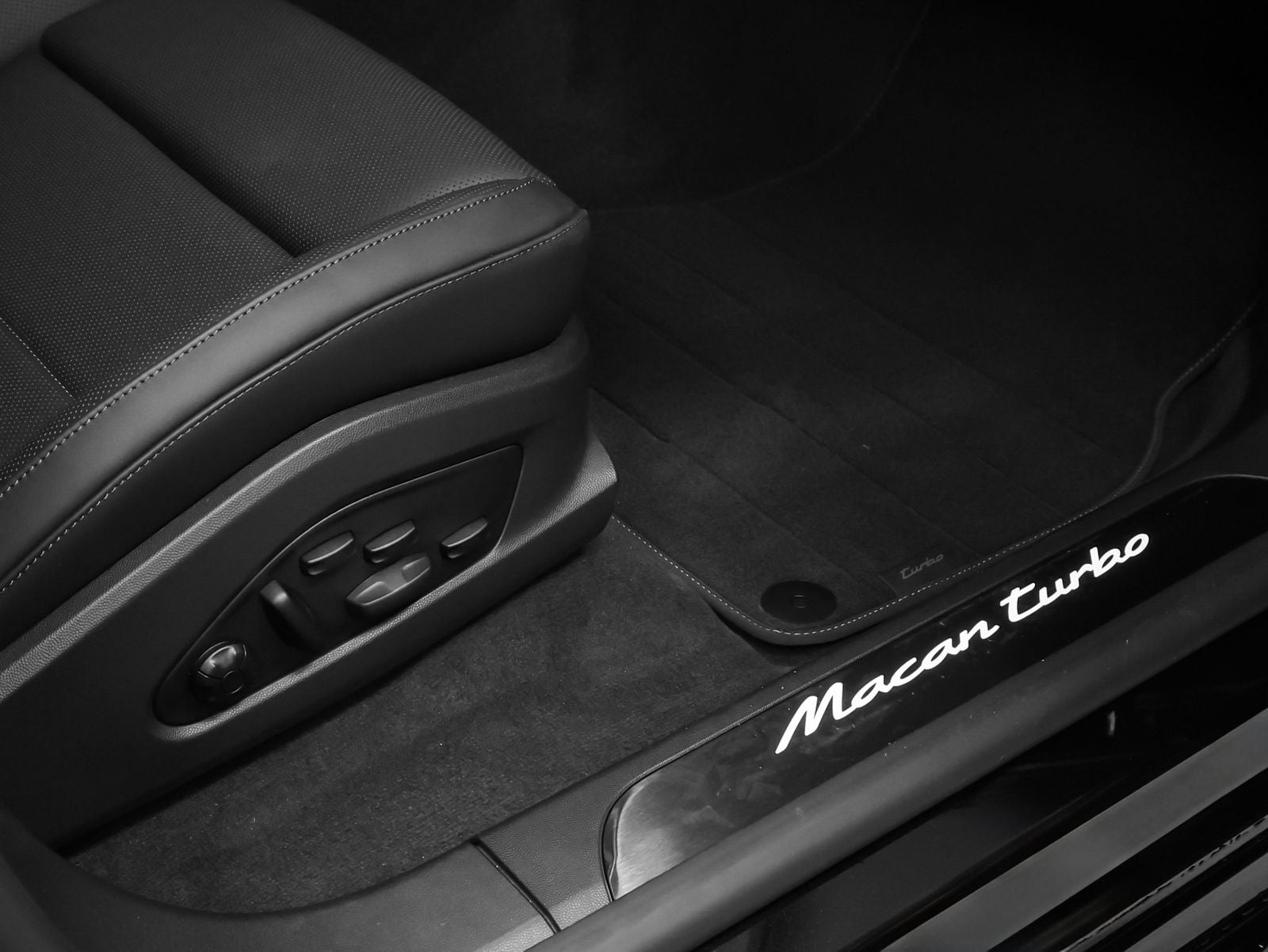 2026 Porsche Macan Turbo Electric
