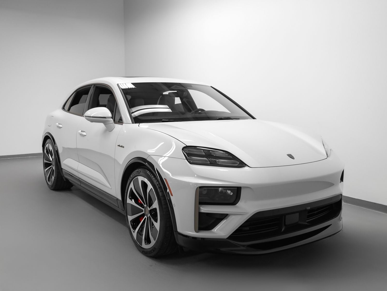 2025 Porsche Macan Macan Turbo Electric
