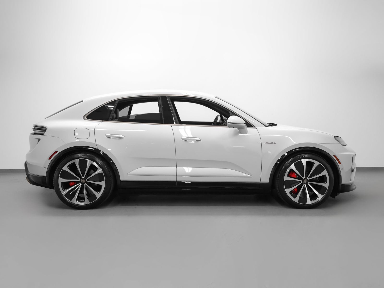 2025 Porsche Macan Macan Turbo Electric