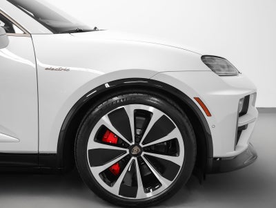 2025 Porsche Macan Macan Turbo Electric