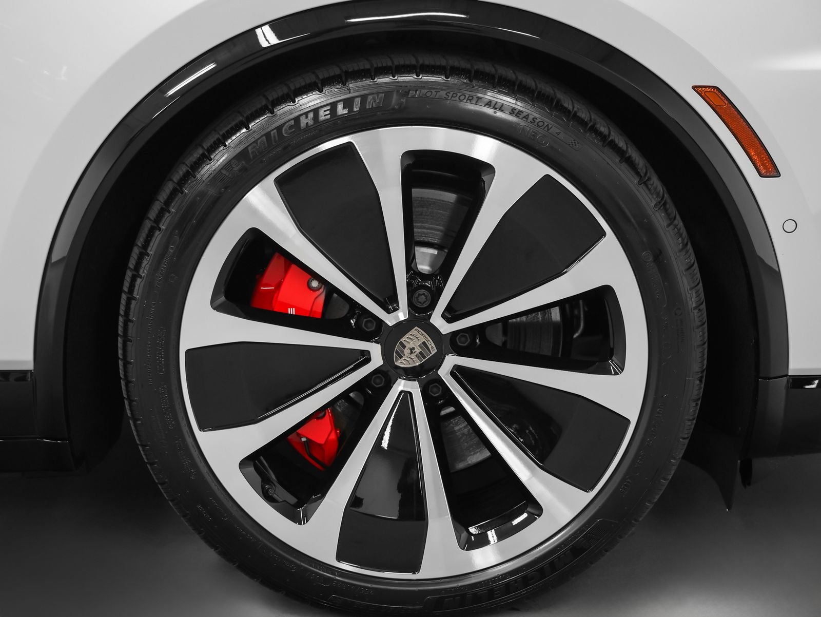 2025 Porsche Macan Macan Turbo Electric