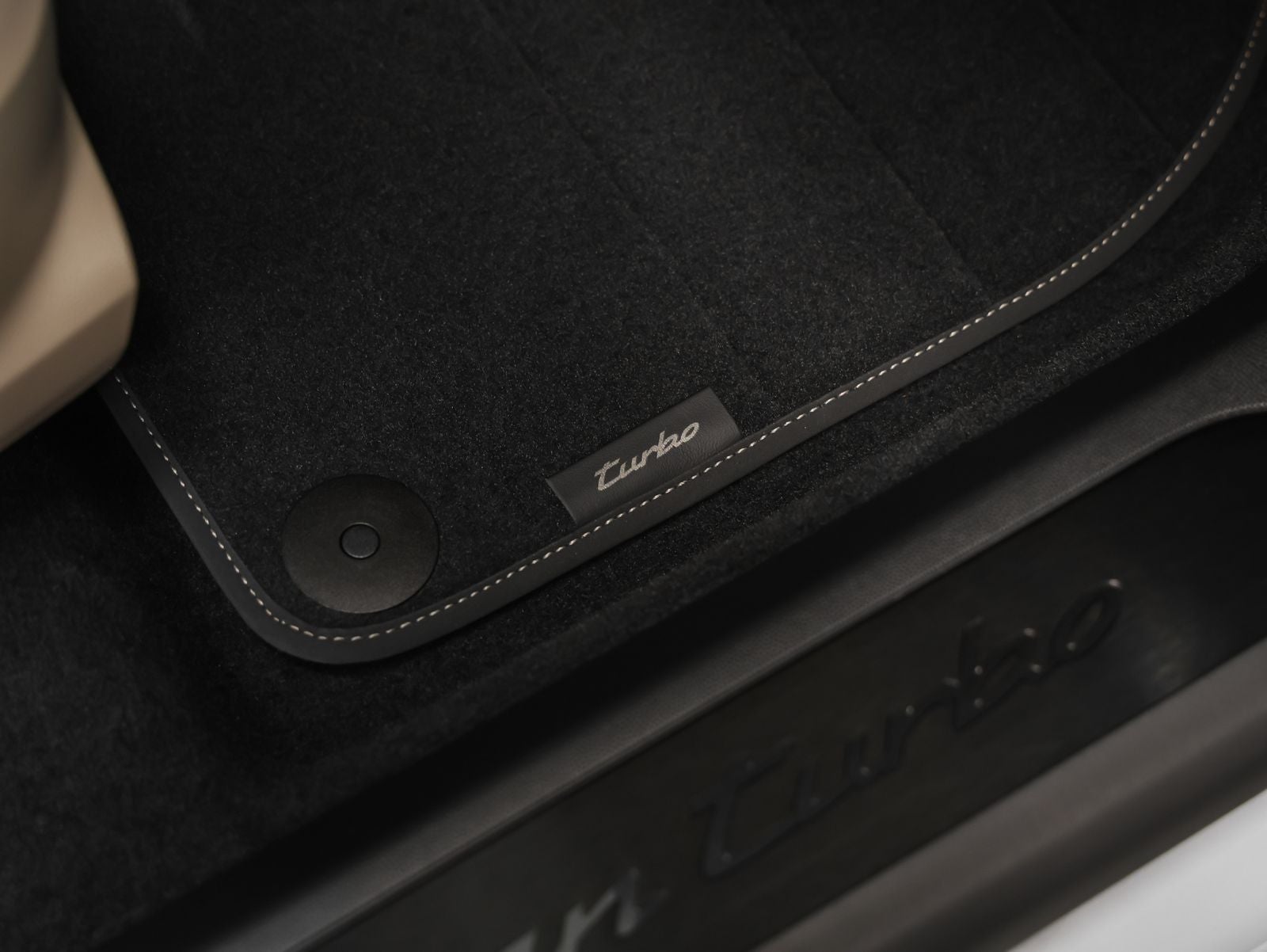 2025 Porsche Macan Macan Turbo Electric