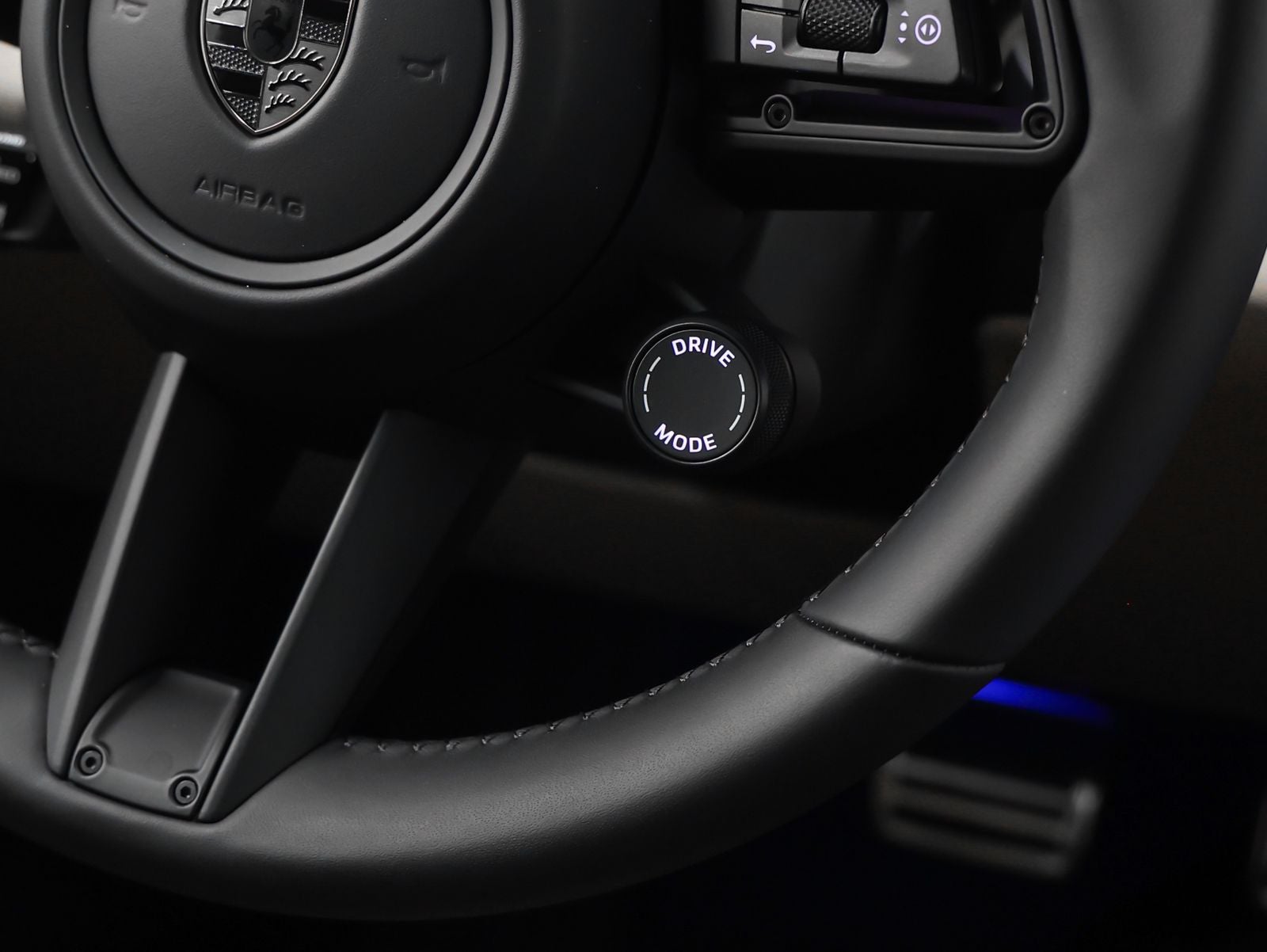 2025 Porsche Macan Macan Turbo Electric