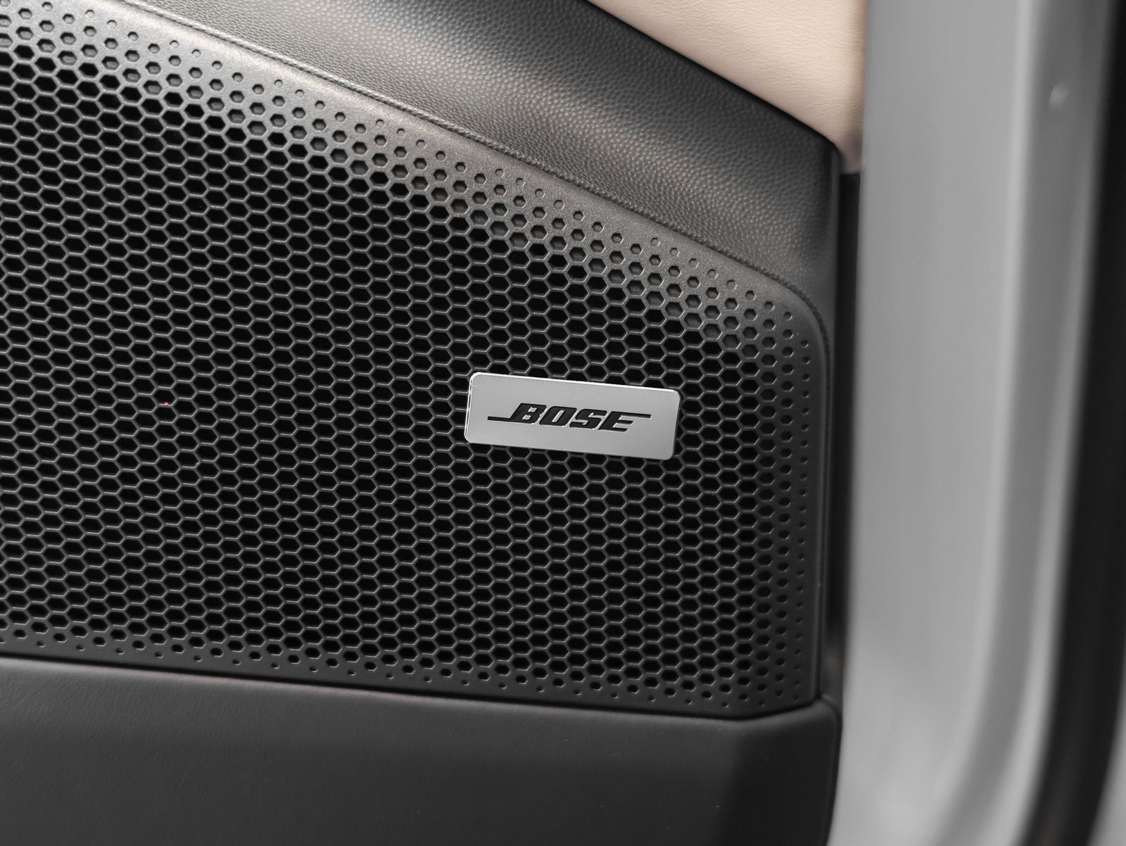 2025 Porsche Macan Macan Turbo Electric