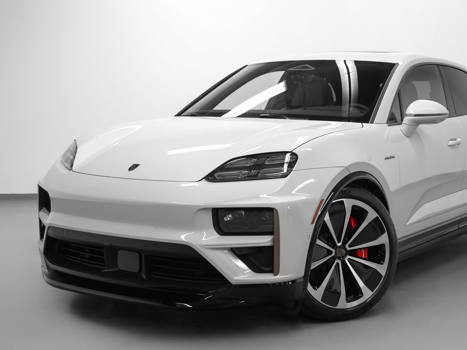 2025 Porsche Macan Macan Turbo Electric