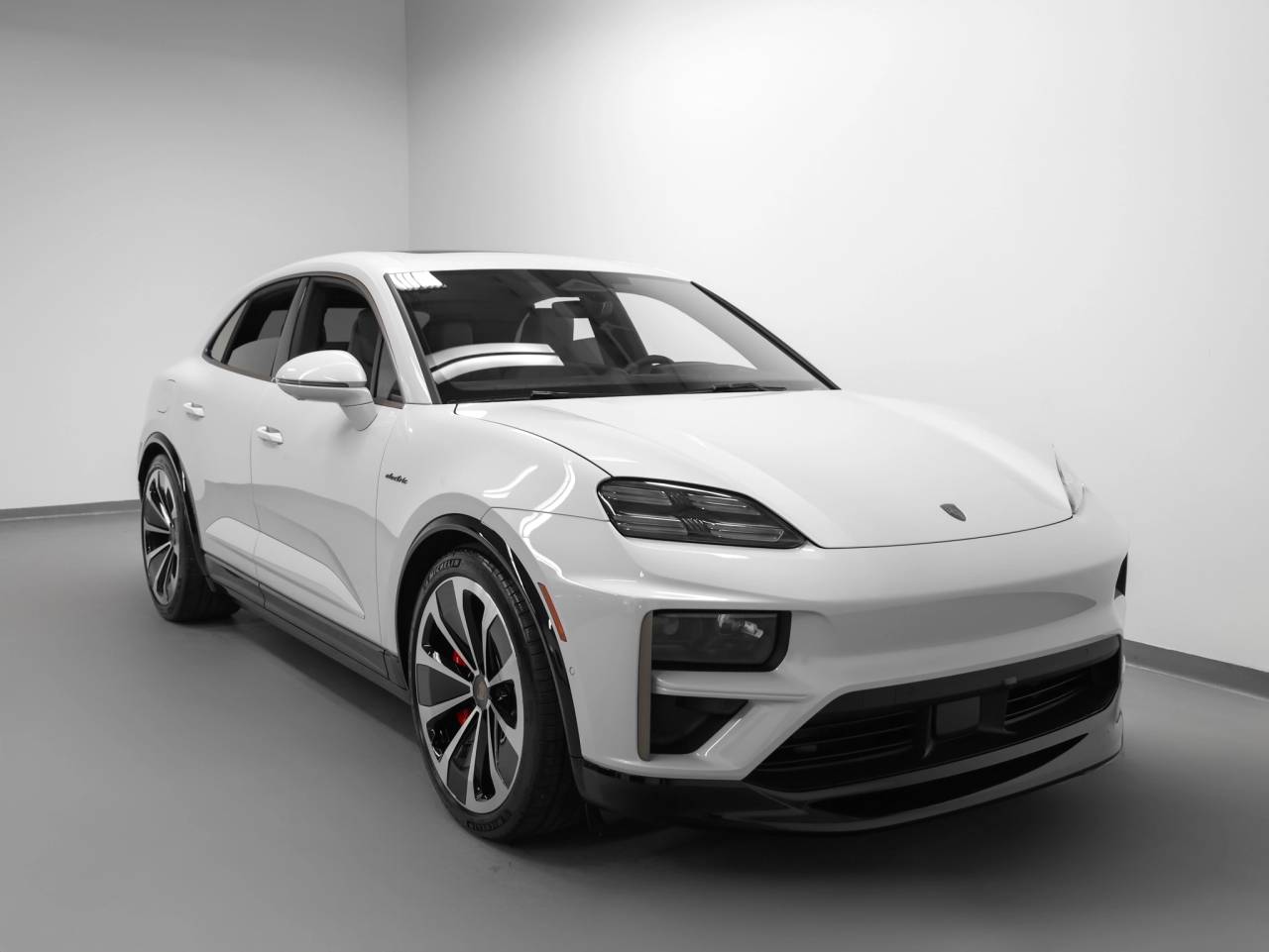 2025 Porsche Macan Macan Turbo Electric