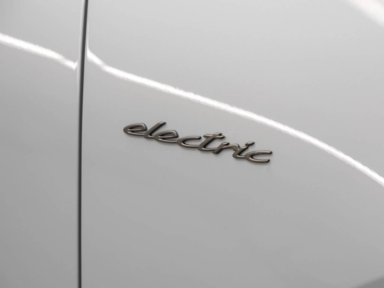 2025 Porsche Macan Macan Turbo Electric