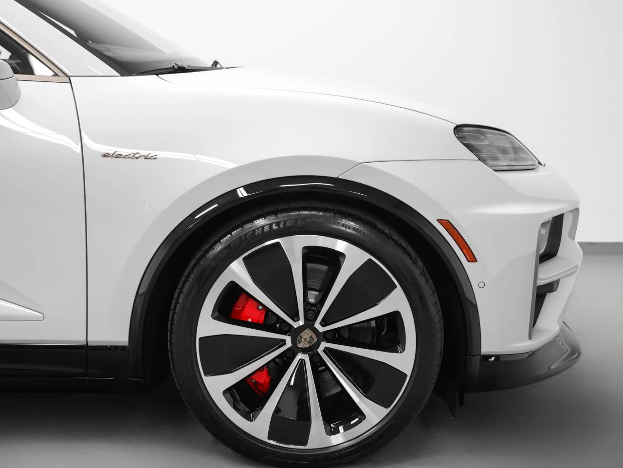 2025 Porsche Macan Macan Turbo Electric