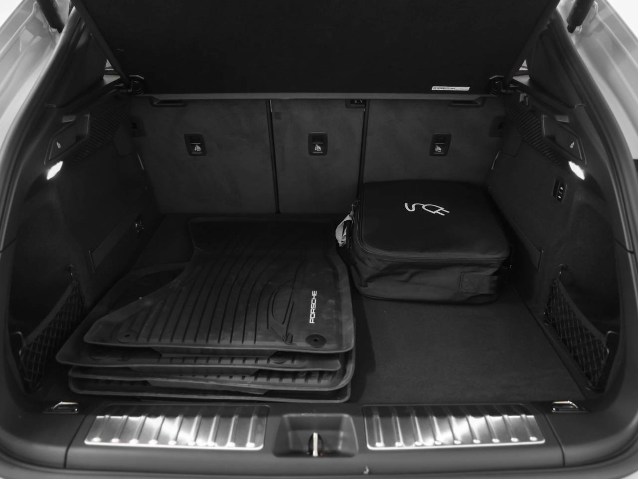 2025 Porsche Macan Macan Turbo Electric