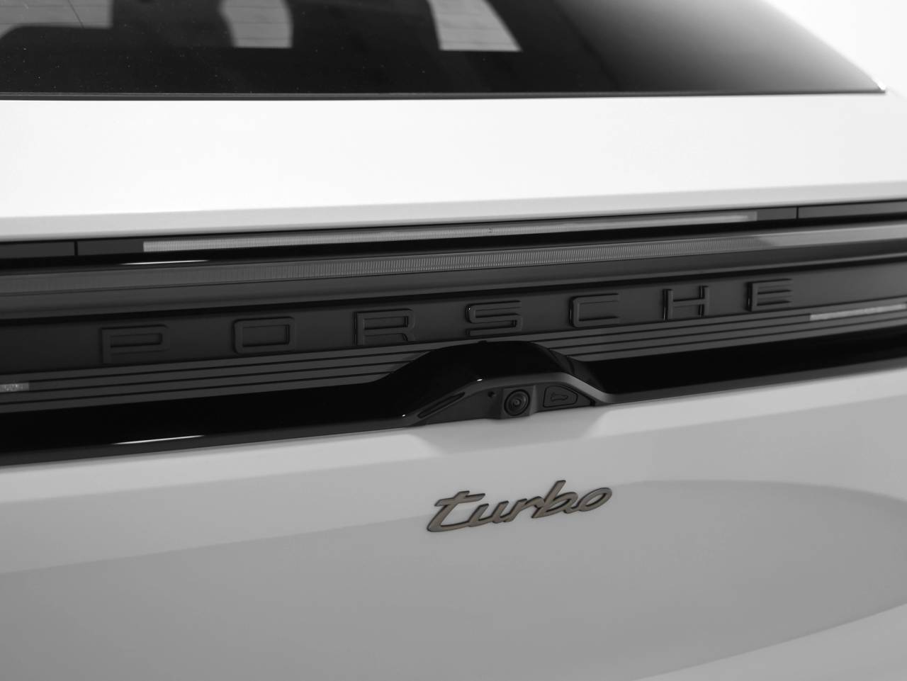 2025 Porsche Macan Macan Turbo Electric