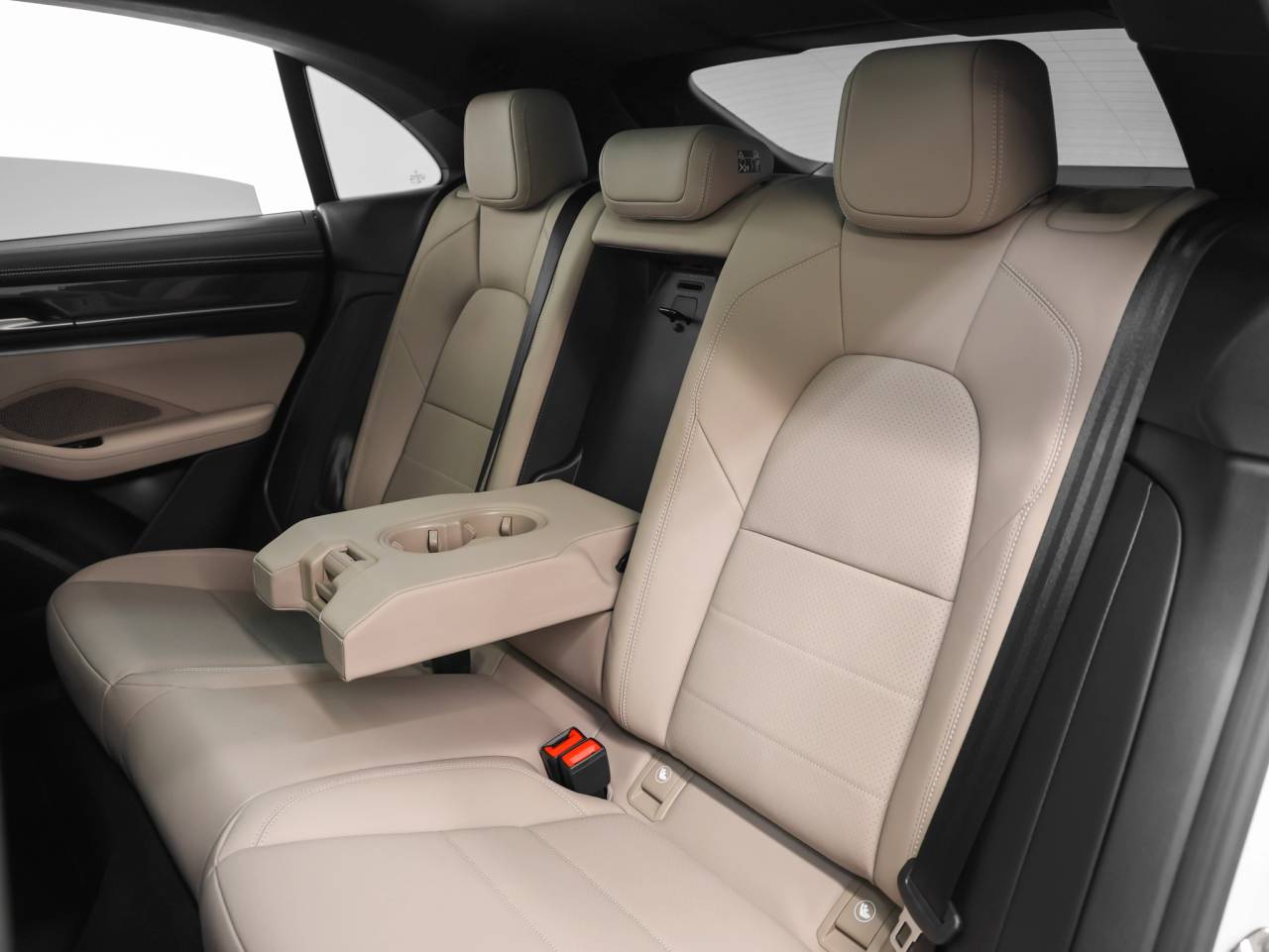 2025 Porsche Macan Macan Turbo Electric