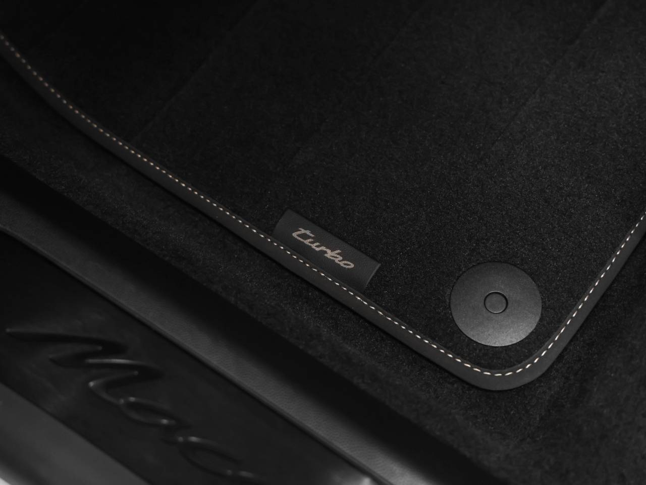 2025 Porsche Macan Macan Turbo Electric