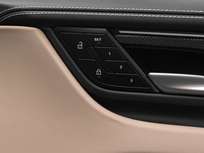 2025 Porsche Macan Macan Turbo Electric