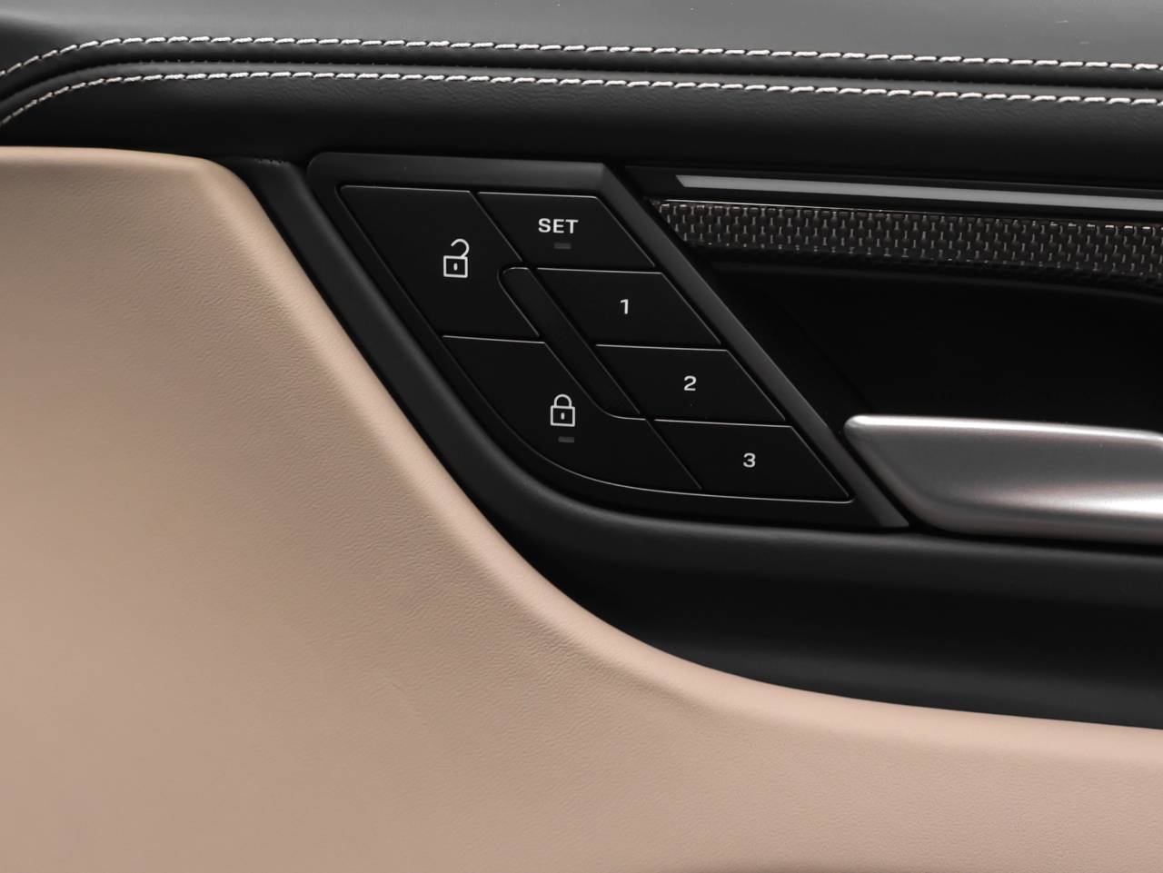 2025 Porsche Macan Macan Turbo Electric