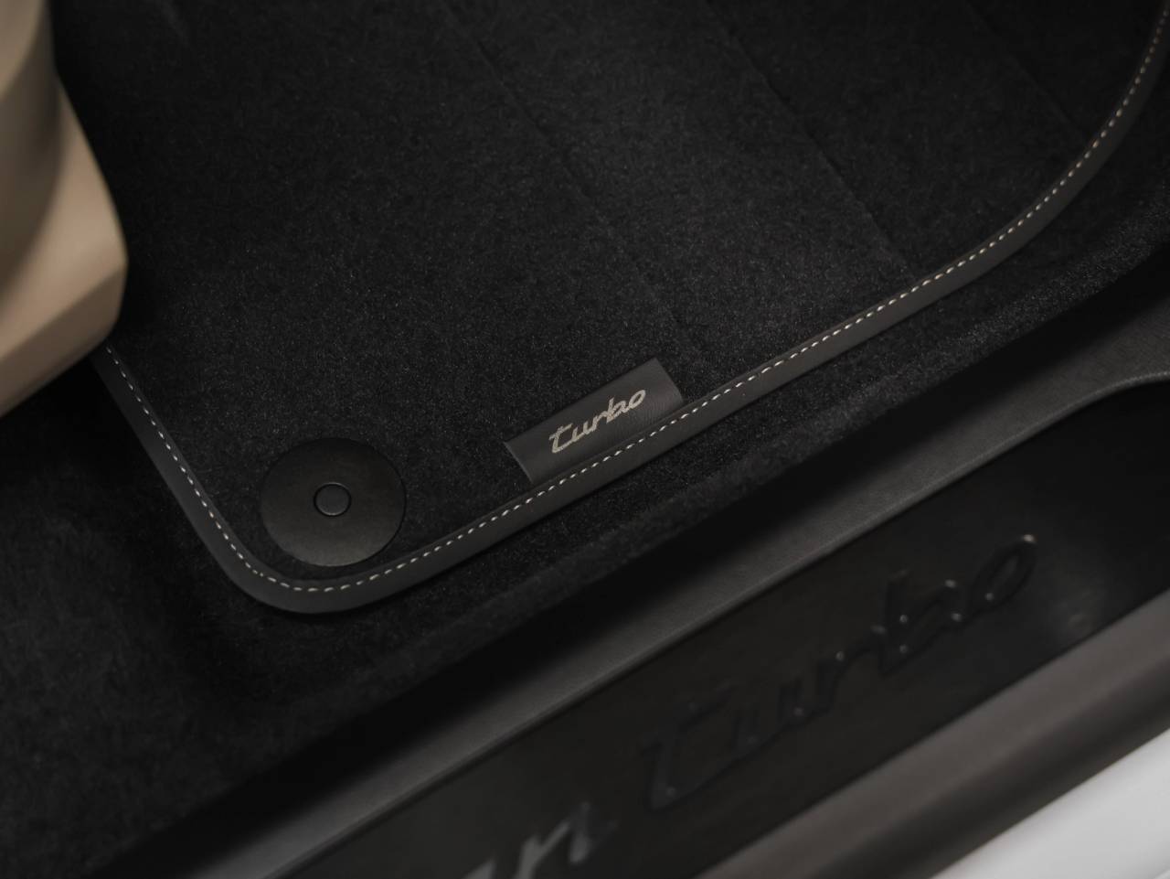 2025 Porsche Macan Macan Turbo Electric